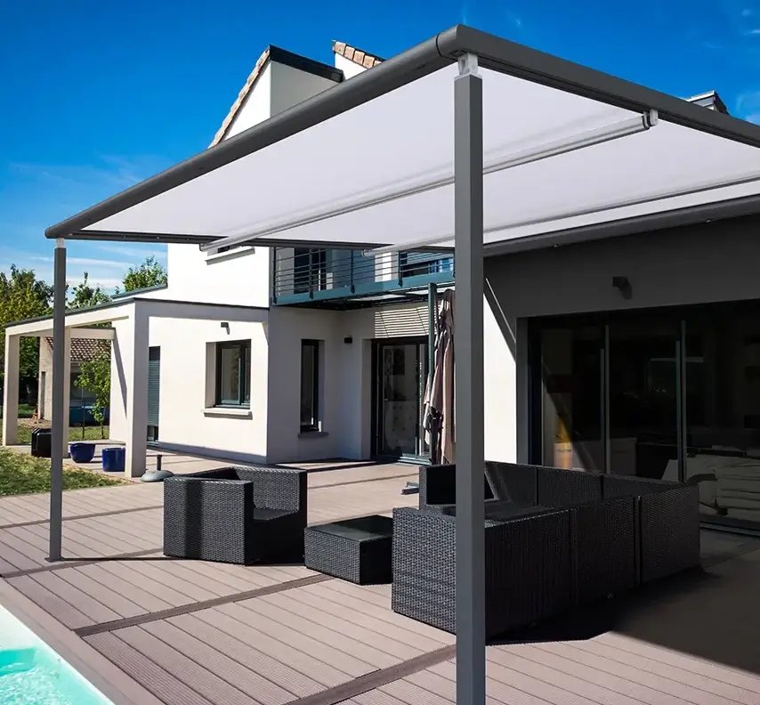 V ZiiiP pergola pār privātmājas terasi — Aluprof foto