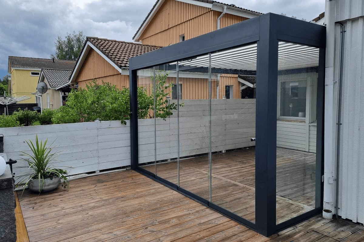 Terase ar Sunwinner WIN GLASS stikla sienām ziemā